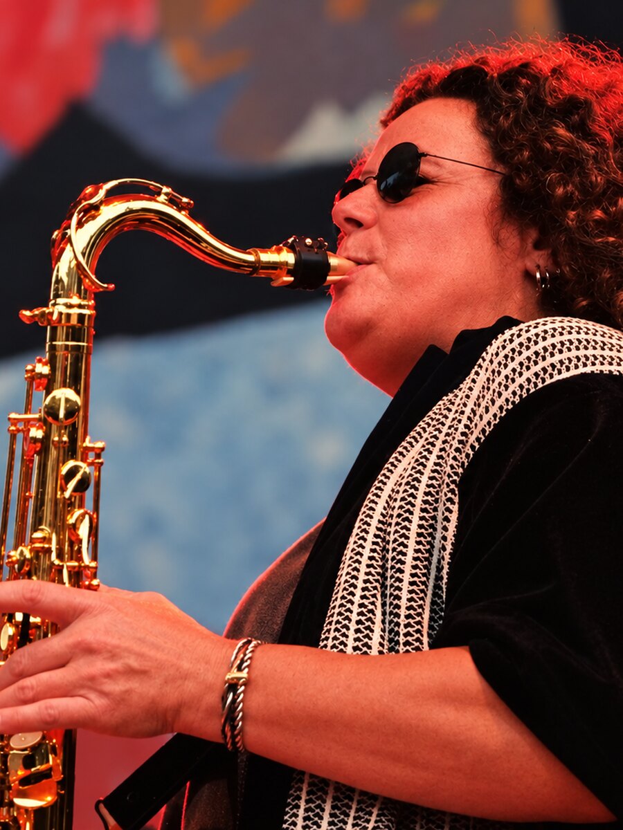 Tracy Ferrara, Saxophone